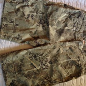 Lucy print cargo shorts