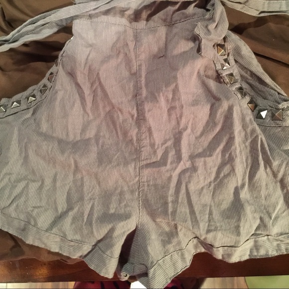 Short romper - Picture 2 of 4