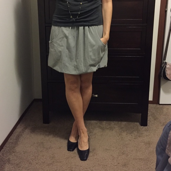 Gray mini skirt with pockets!