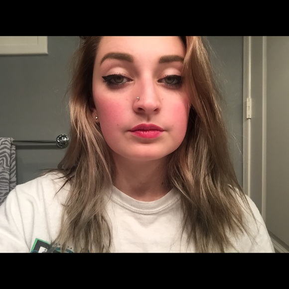 Meet your Posher, Hallie