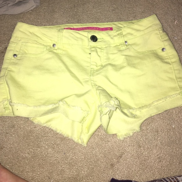 yellow short shorts