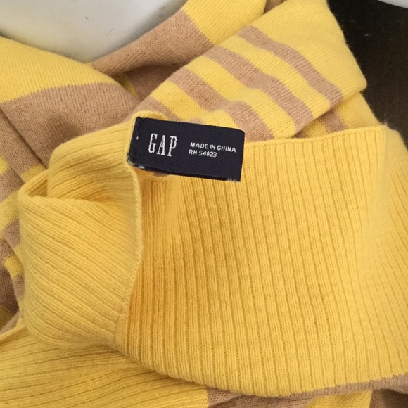 Gifted....Gap long scarf approx 82" yellow soft - Picture 2 of 3