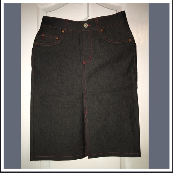 GUESS black denim skirt w/ red stitching - Picture 4 of 4