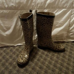 Leopard print rainboots