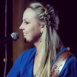 Meet your Posher, Elzabeth