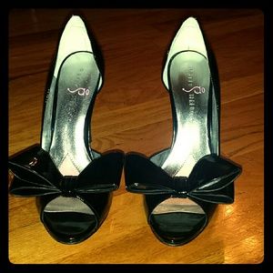 🎉SALE🎉NWOT Paris Hilton heels!