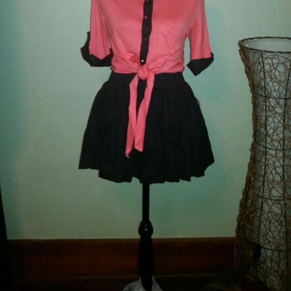 Cute Aeropostale black frilly skirt