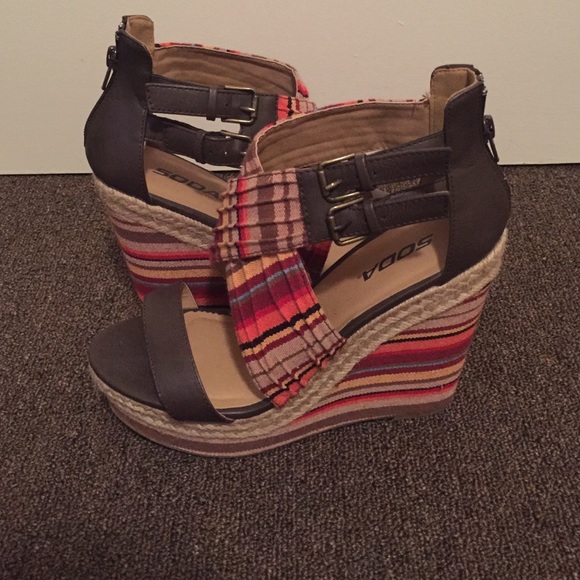 Fall Wedges🍂🍁 - Picture 3 of 4