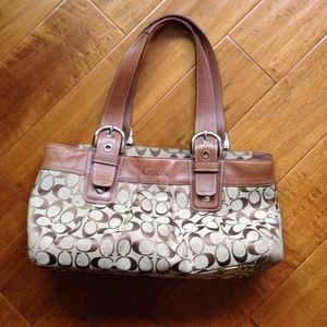 ✨SALE✨ Coach purse - medium to large shoulder bag