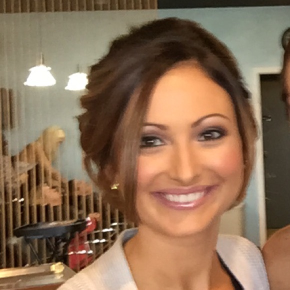 Meet your Posher, Larissa