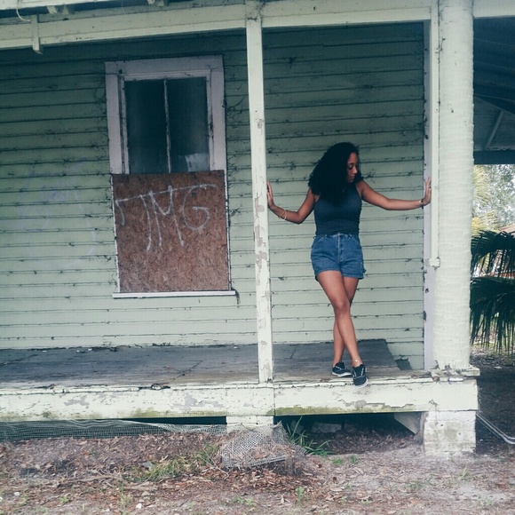 Meet your Posher, Ayiana