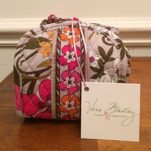 Vera Bradley All Wrapped Up bag in Tea Garden