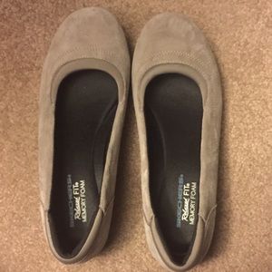 New Skechers relaxed fit size 9