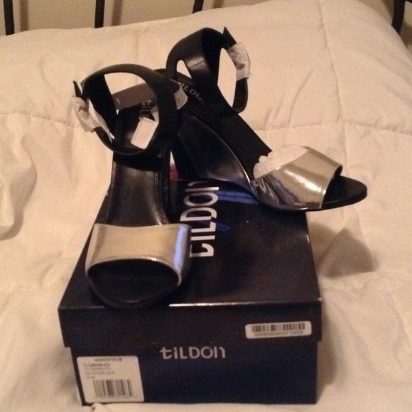 Tilden brand (Nordstrom) silver & black wedges.