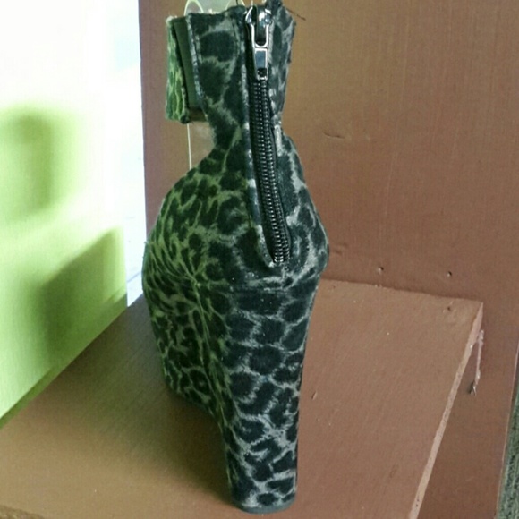 C Label - Picture 2 of 3