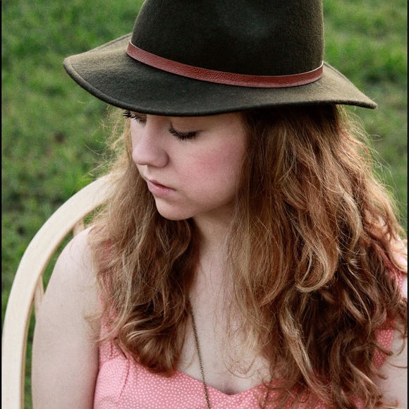 Meet your Posher, Hanna - Picture 2 of 3