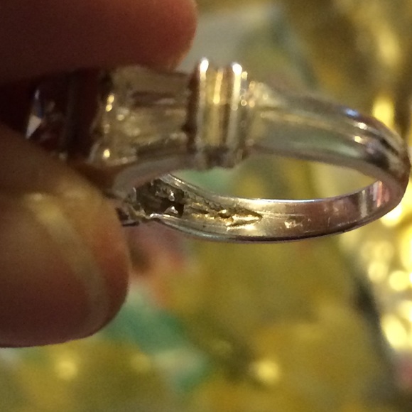 Engagement ring FINAL REDUCTION PRICE FIRM - Picture 4 of 4