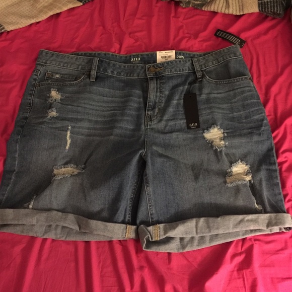 NWT Womens Plus Denim shorts