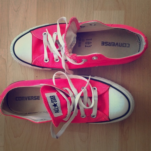 Hot neon pink converse!