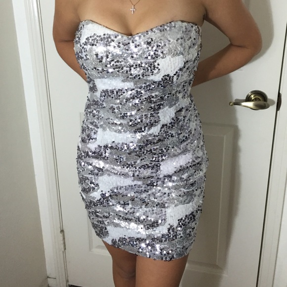 Dress - Picture 2 of 4