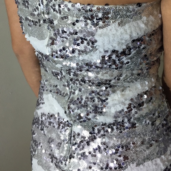 Dress - Picture 4 of 4