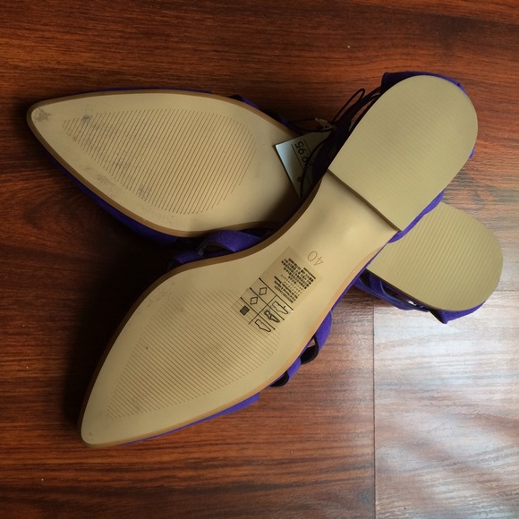 āSOLDāBeautiful H&M Laser Cut Pointy Toe Flats - Picture 3 of 4