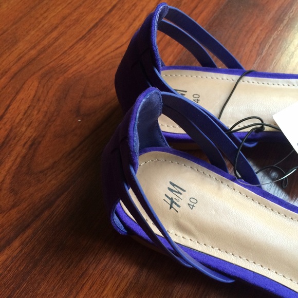 āSOLDāBeautiful H&M Laser Cut Pointy Toe Flats - Picture 4 of 4