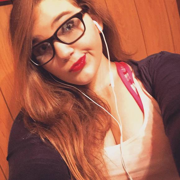 Meet your Posher, Brooke