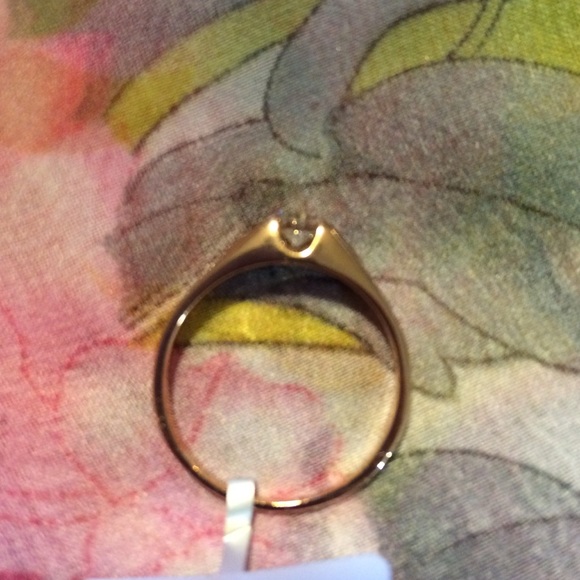 Engagement ring - Picture 2 of 4