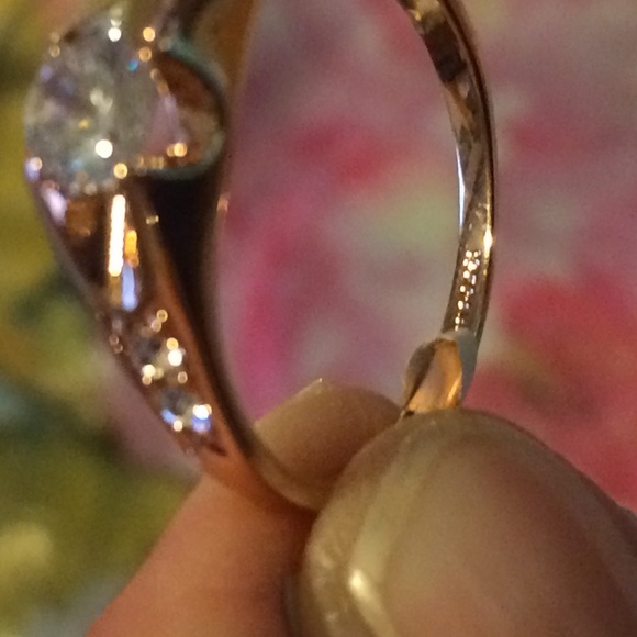 Engagement ring - Picture 4 of 4