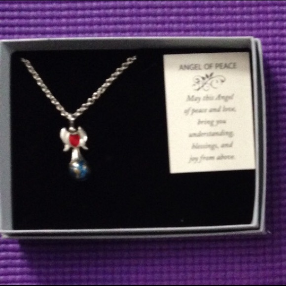 NOT AVAILABLE Pendant necklace