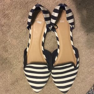 Navy blue and white pointed flats