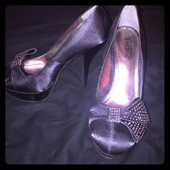 Sophisticated heels with rhinestone detail