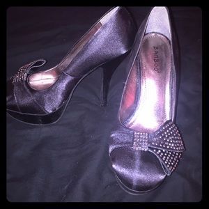 Sophisticated heels with rhinestone detail