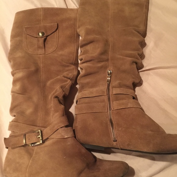 Be creme colored boots