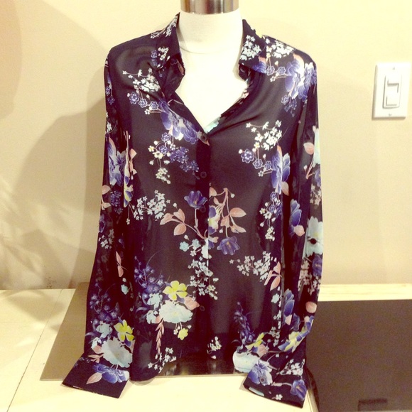 NWT Mariah Geisha Floral Long Sleeve Button-Down