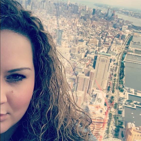 Meet your Posher & Suggested User - Chelsea - Picture 4 of 7