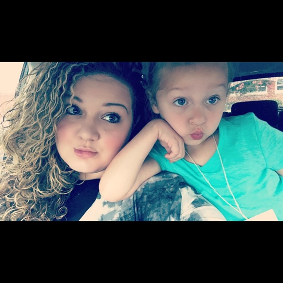 Meet your Posher & Suggested User - Chelsea - Picture 5 of 7