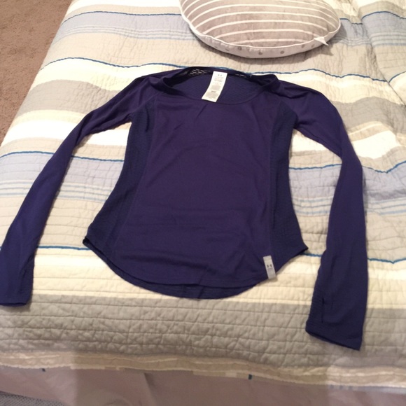 Workout shirt. Navy blue