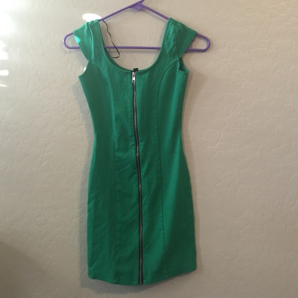 Green Cap Sleeve Front Zip Dress