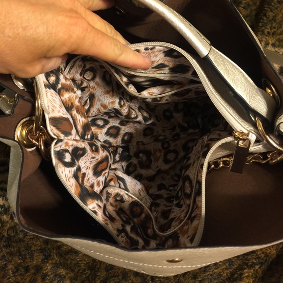Cute pre owned silver handbag - Picture 3 of 4