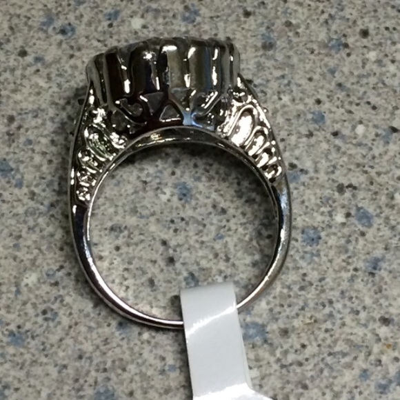 10K white sapphire ring  ABSOLUTELY FIRM - Picture 2 of 4