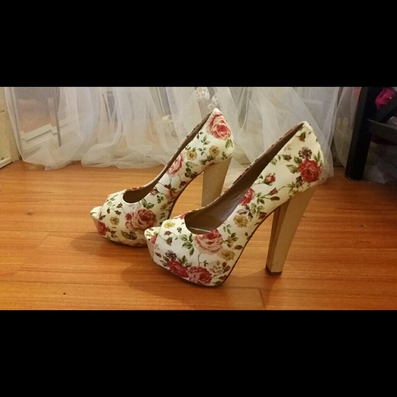 Floral patterned peep toe heels
