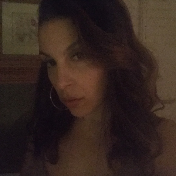 Meet your Posher, Danielle - Picture 1 of 1