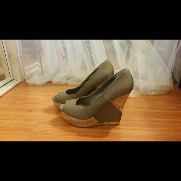 Taupe/grey wedges