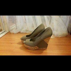 Taupe/grey wedges