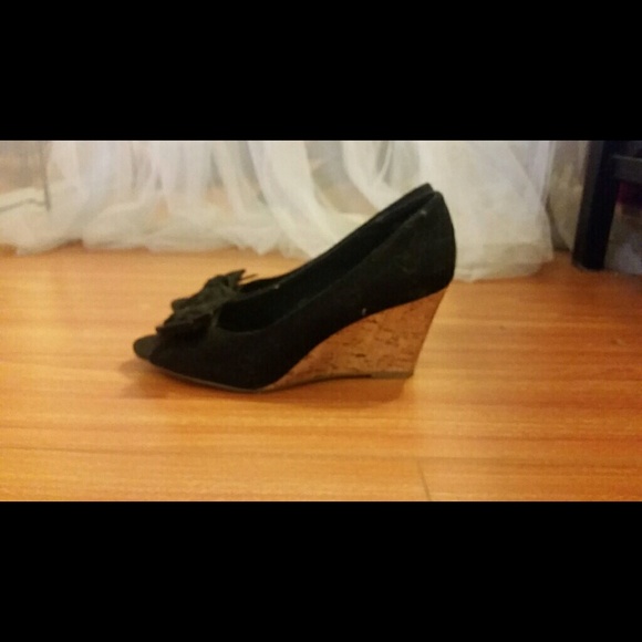 Black wedges with bow in front