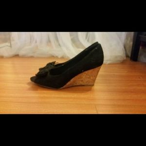 Black wedges with bow in front