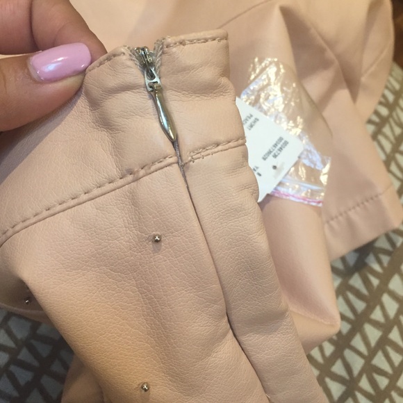 Dusty pink pleather beaded shorts - Picture 4 of 4