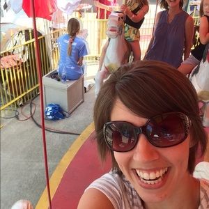 Meet your Posher, Laura